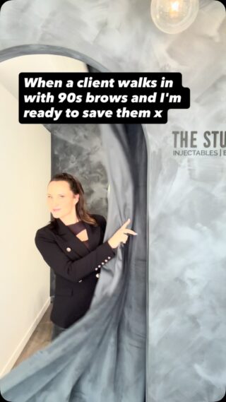 Who else had pencil-thin 90s brows? 🙋‍♀️😂
⠀
No judgement here… just Nano Hairstroke Brows to bring them back to life ✨
⠀
Link in bio to book 🤍